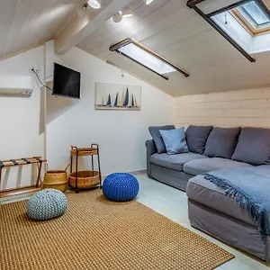https://apt-glamorous-1-bdr-duplex-by-lovelystay.hotelaalgarve.com